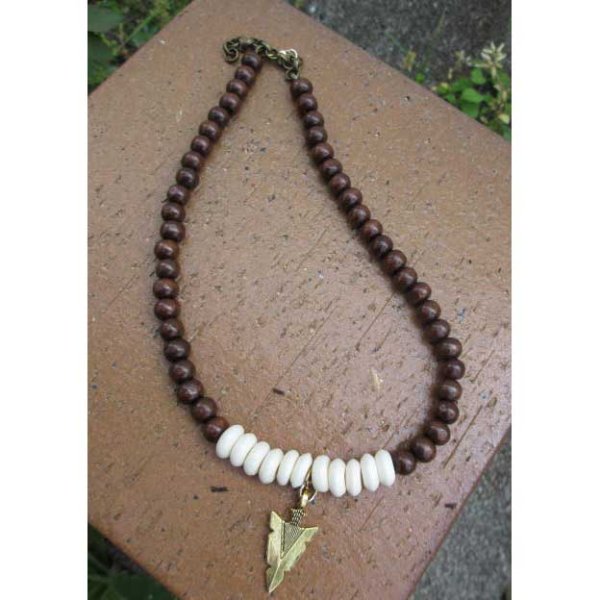 画像2: クリスティンカヴァラリ　デザイン（EmeraldDuv)ウッドビーズ＆シェルのネックレス　w/アローヘッド　TWISTER/ネックレス/インディアンジュジュエリー/LAセレブ/チョーカー (2)